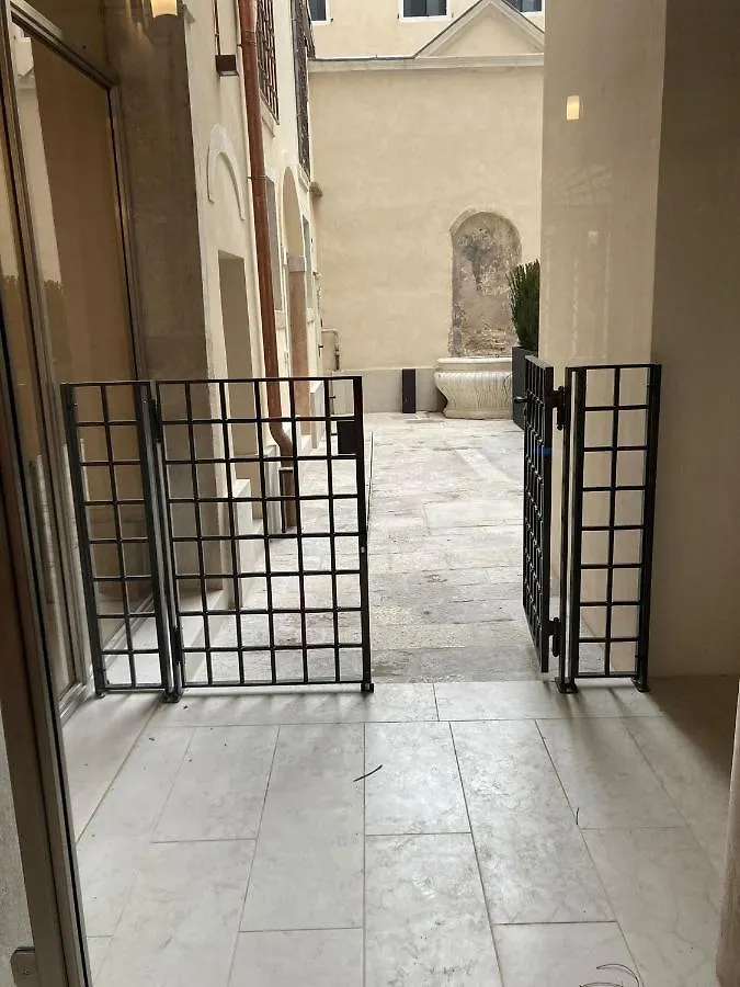 Immobiliare Nk Palazzo Bonvicini Lägenhet Venedig 0*,